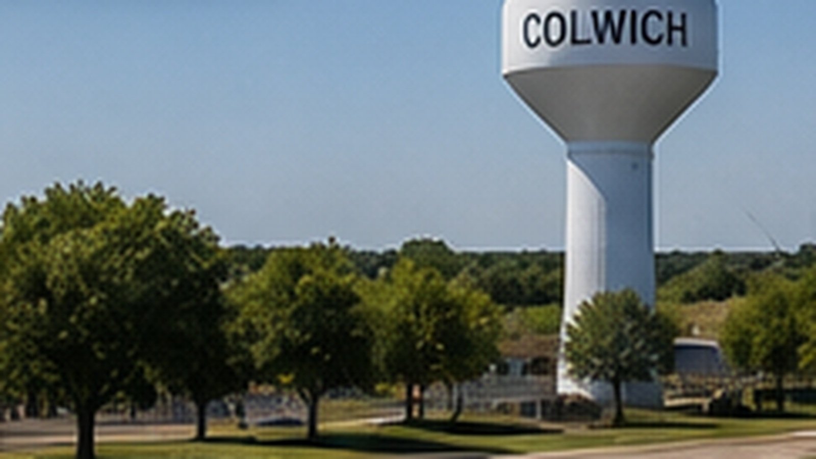Commercial parking lot maintenance in Colwich, KS
